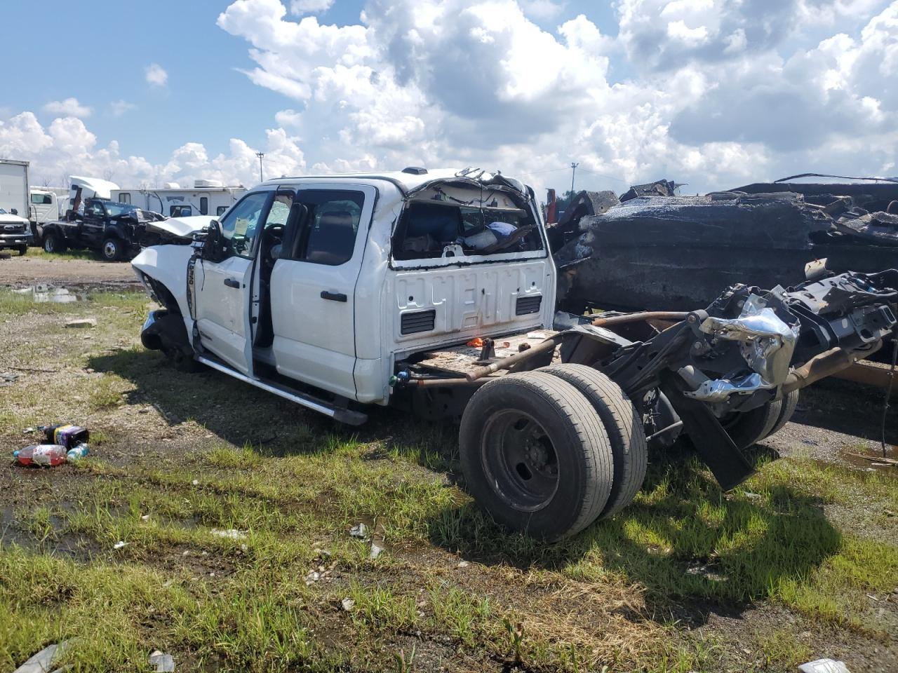 2024 Ford F350 Super Duty - Фото 2