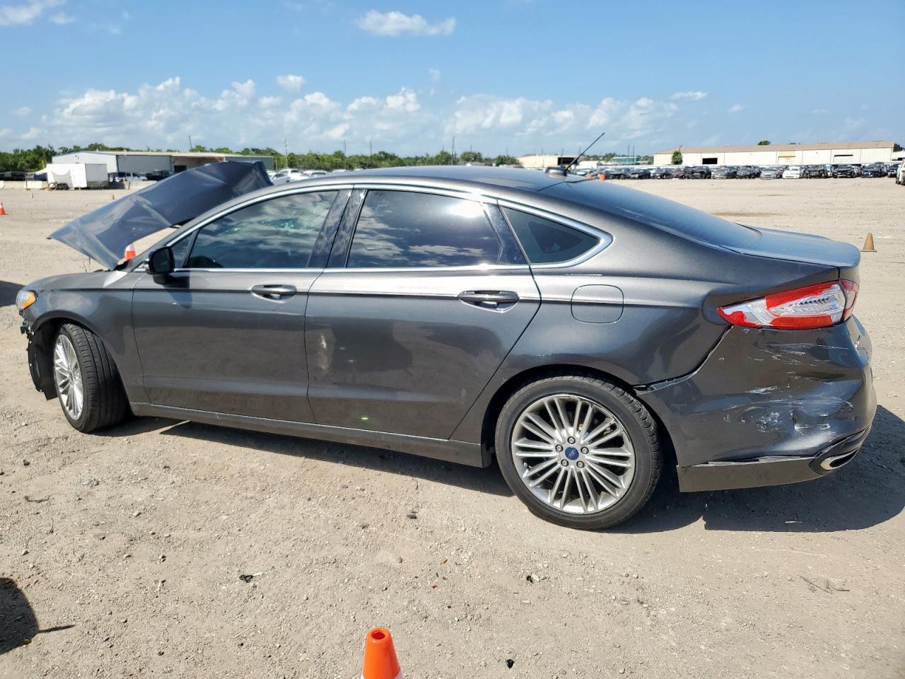 2016 Ford Fusion Se - Image 2