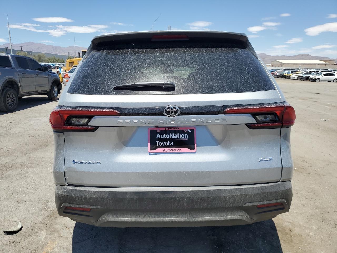 2025 Toyota Grand Highlander Le - Фото 6