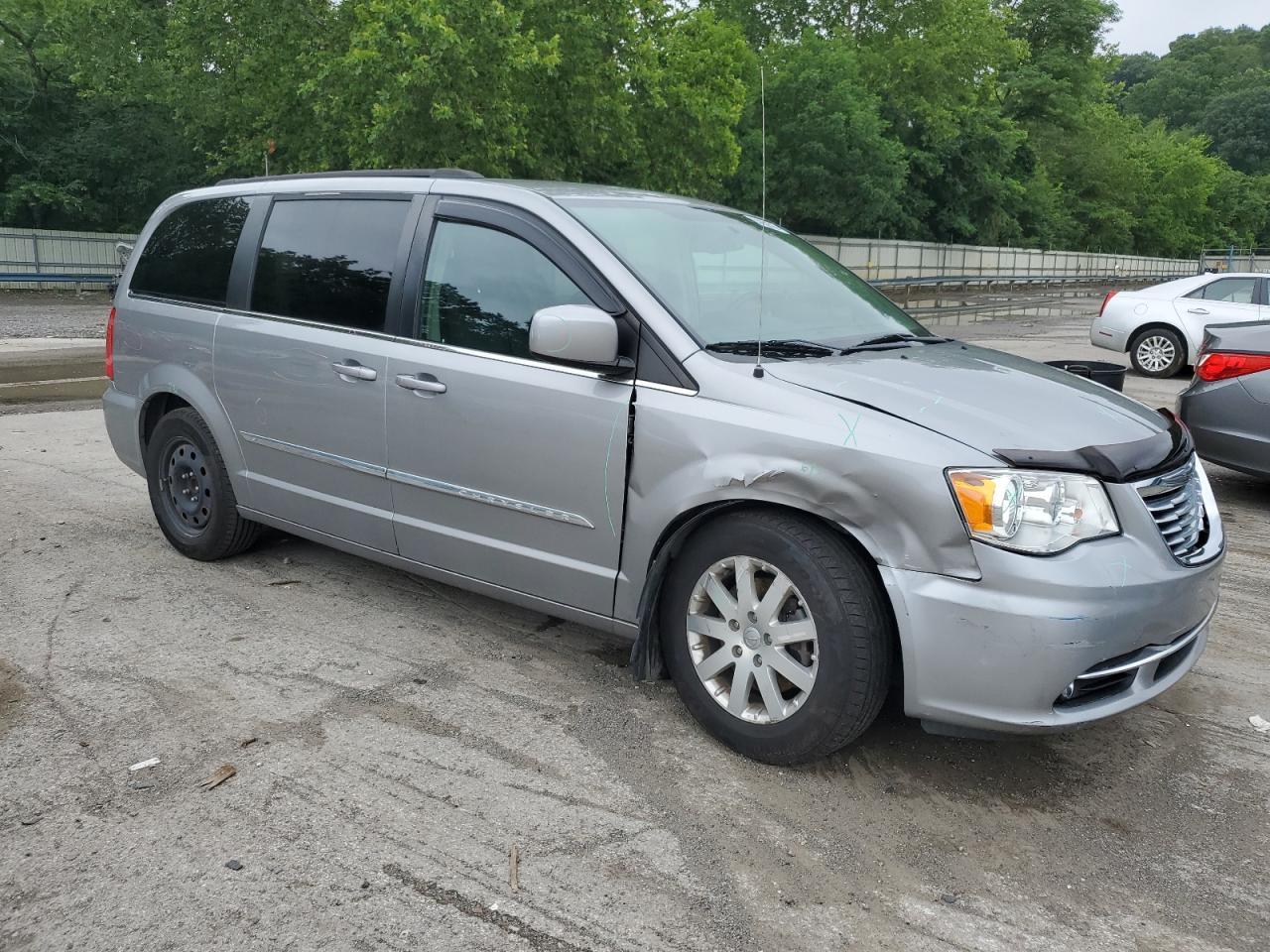 2015 Chrysler Town & Country Touring - Image 4