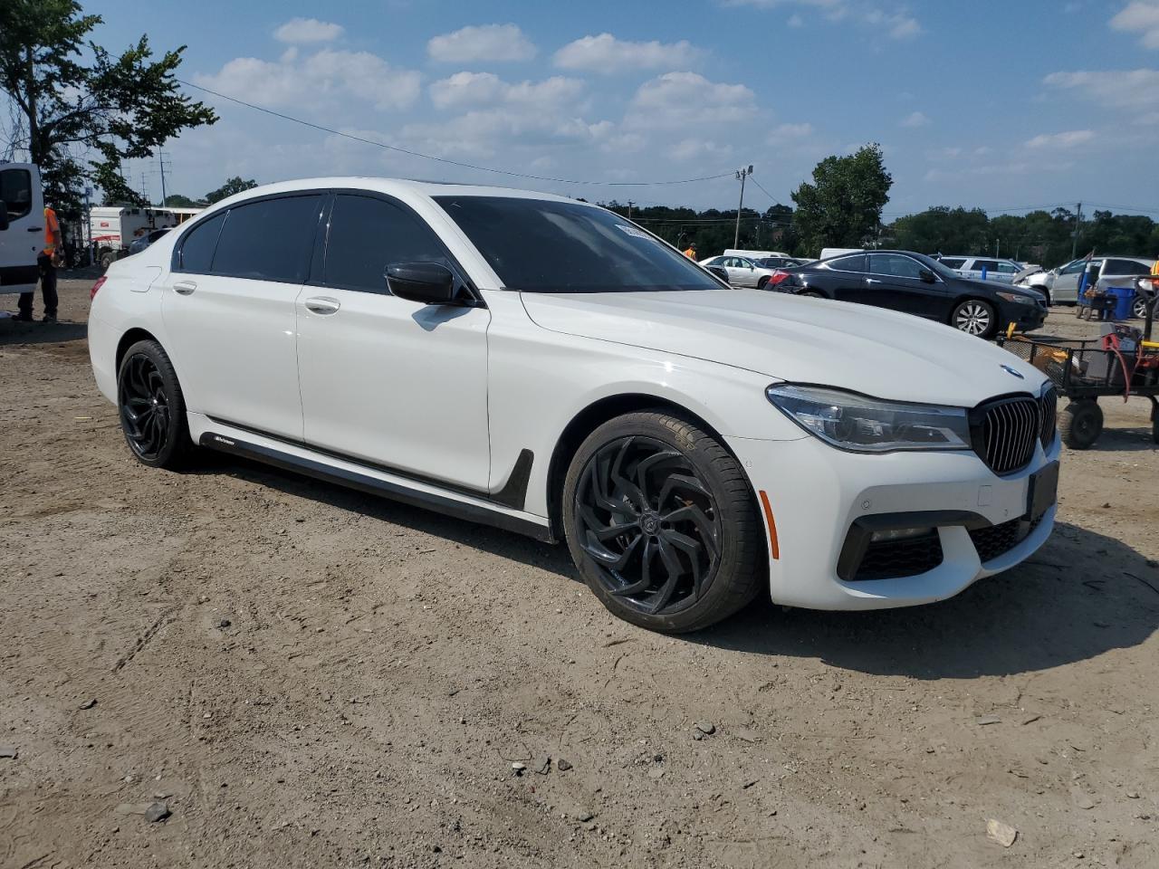2017 BMW 750 Xi - Фото 4