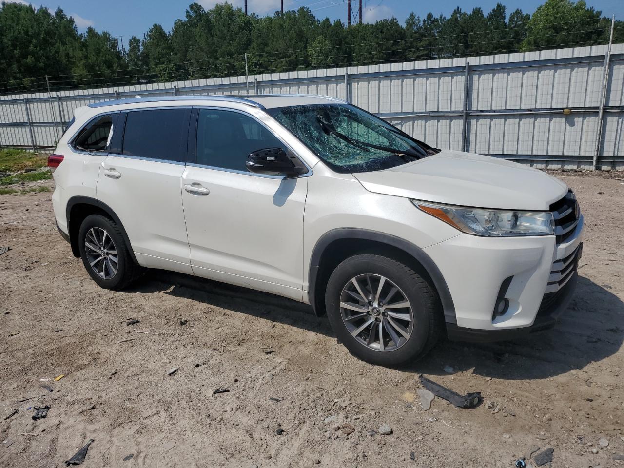 2017 Toyota Highlander Se - Фото 4
