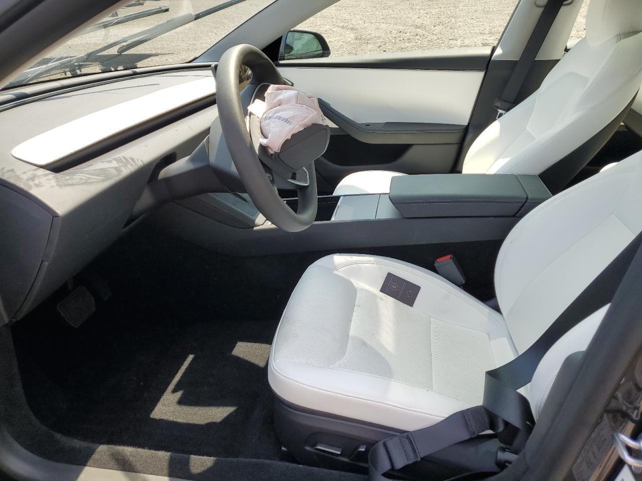 2025 Tesla Model 3 - Фото 7