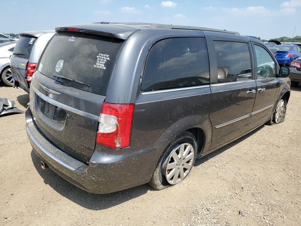 2015 Chrysler Town & Country Touring - Image 3
