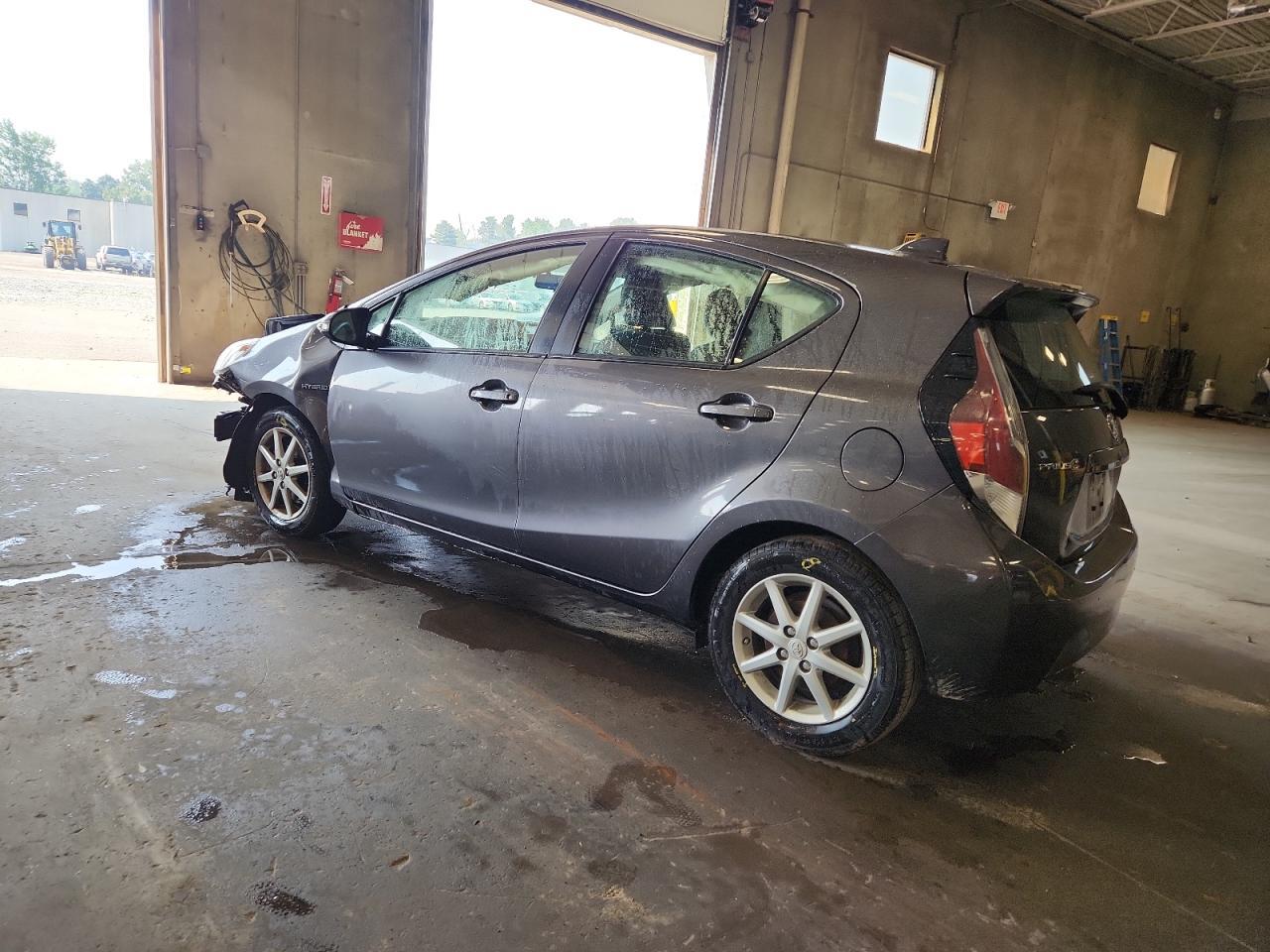 2016 Toyota Prius C - Фото 2