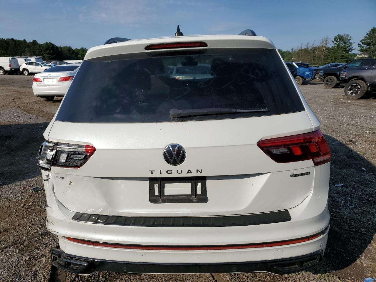 2022 Volkswagen Tiguan Se R-Line Black - Image 6