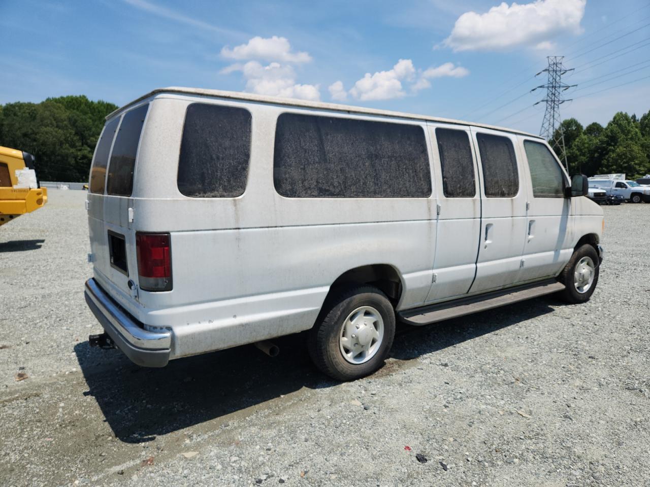 2003 Ford Econoline E350 Super Duty Wagon - Фото 3