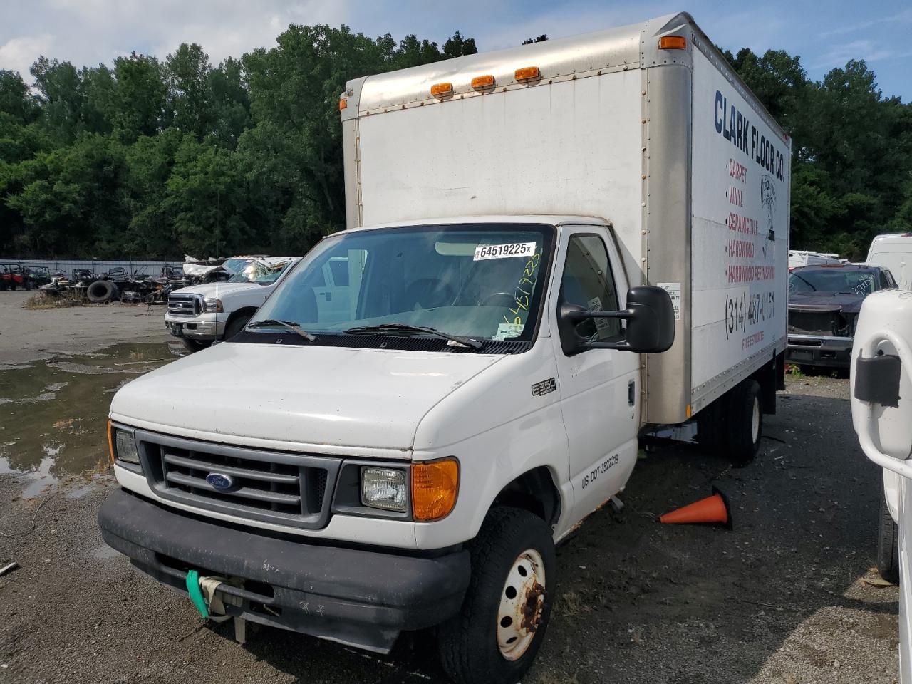 2004 Ford Econoline E350 Super Duty Cutaway Van