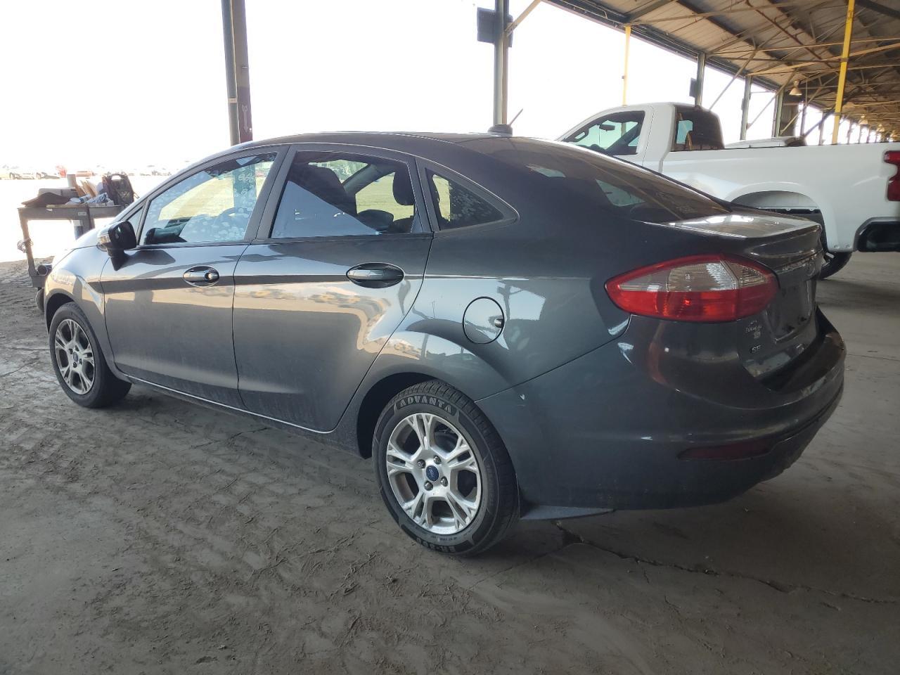 2015 Ford Fiesta Se - Фото 2