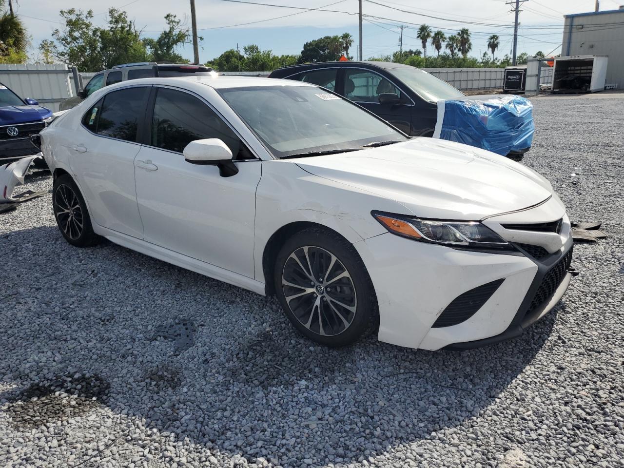 2020 Toyota Camry Se - Фото 4