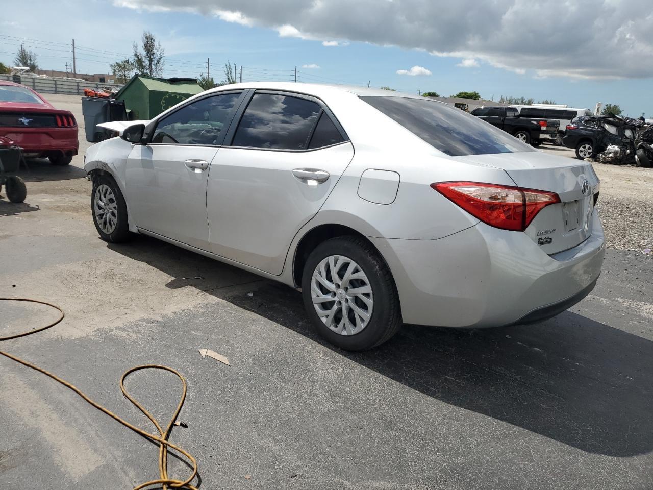 2018 Toyota Corolla L - Фото 2