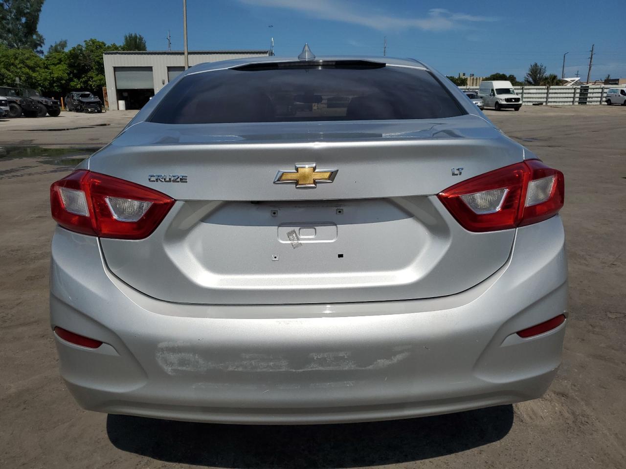 2017 Chevrolet Cruze Lt - Image 6