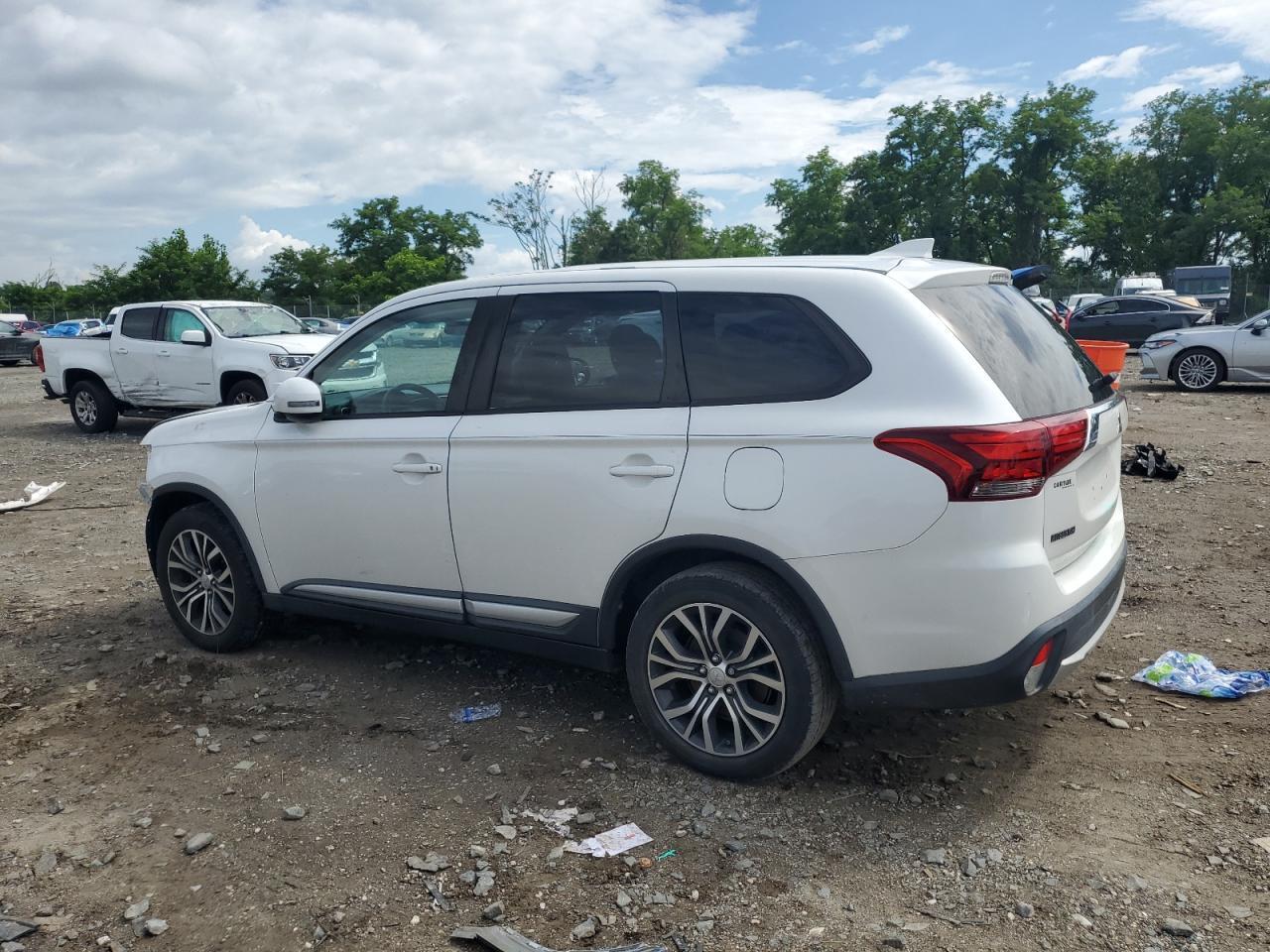 2017 Mitsubishi Outlander Se - Фото 2