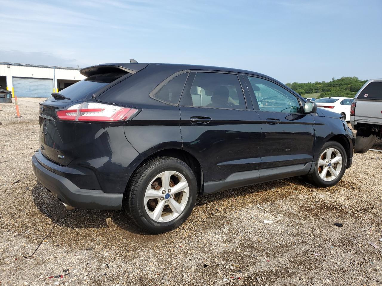 2020 Ford Edge Se - Фото 3