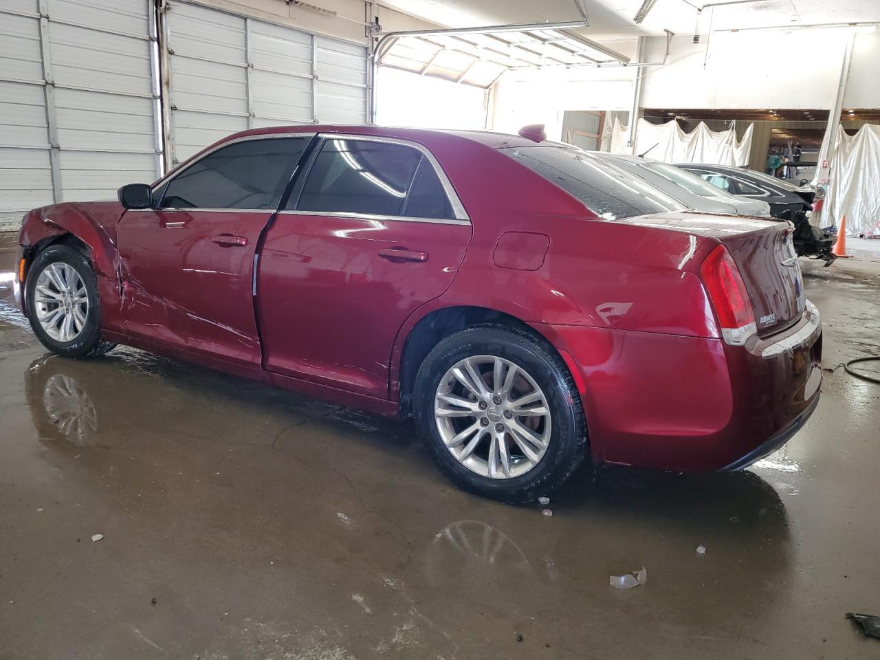 2018 Chrysler 300 Touring - Фото 2