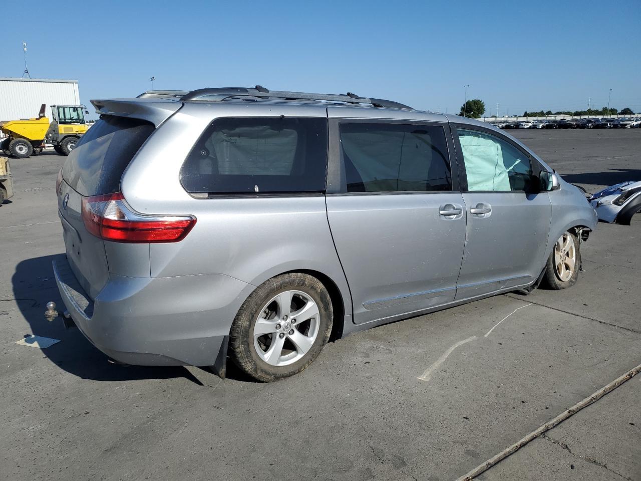 2017 Toyota Sienna Le - Фото 3