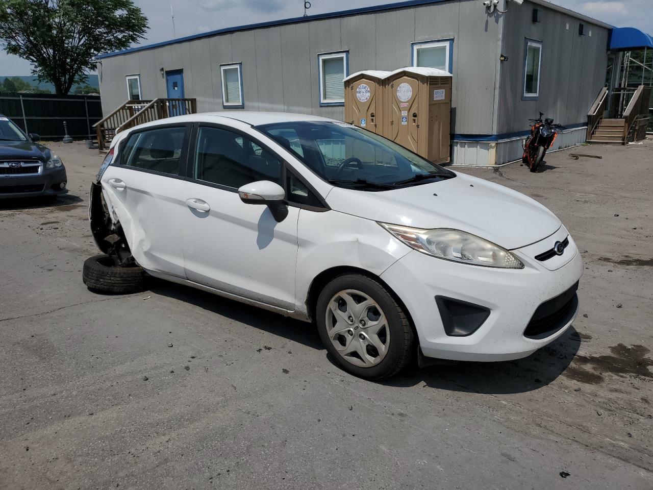 2013 Ford Fiesta Se - Image 4