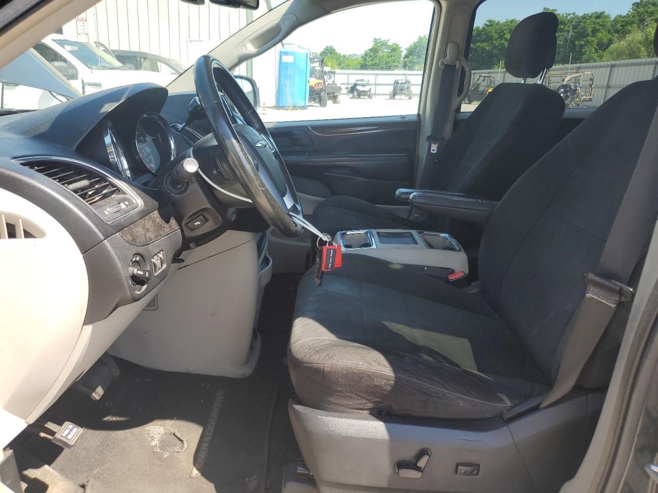 2012 Chrysler Town & Country Touring - Image 7