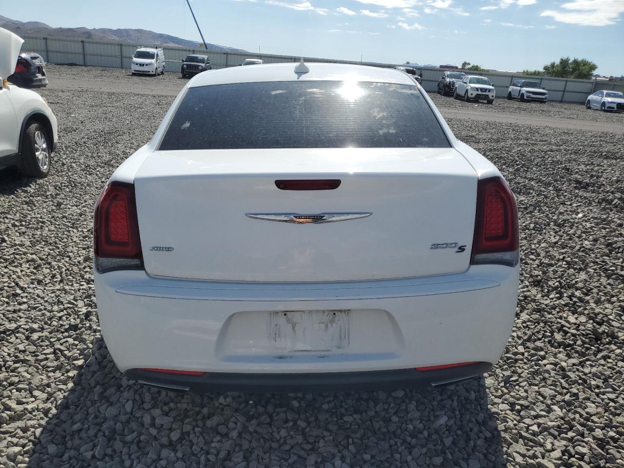 2018 Chrysler 300 S - Image 6