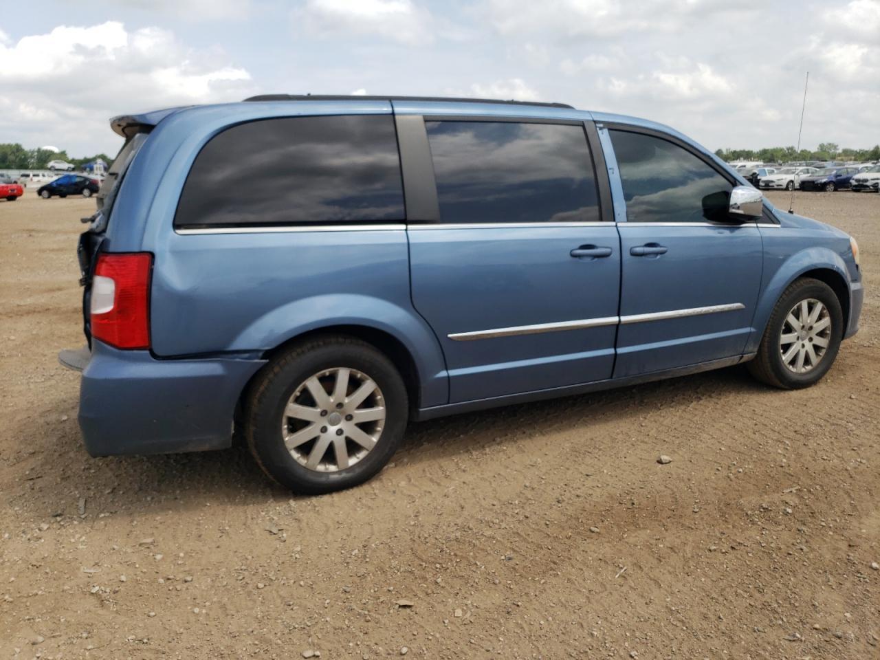 2012 Chrysler Town & Country Touring L - Image 3