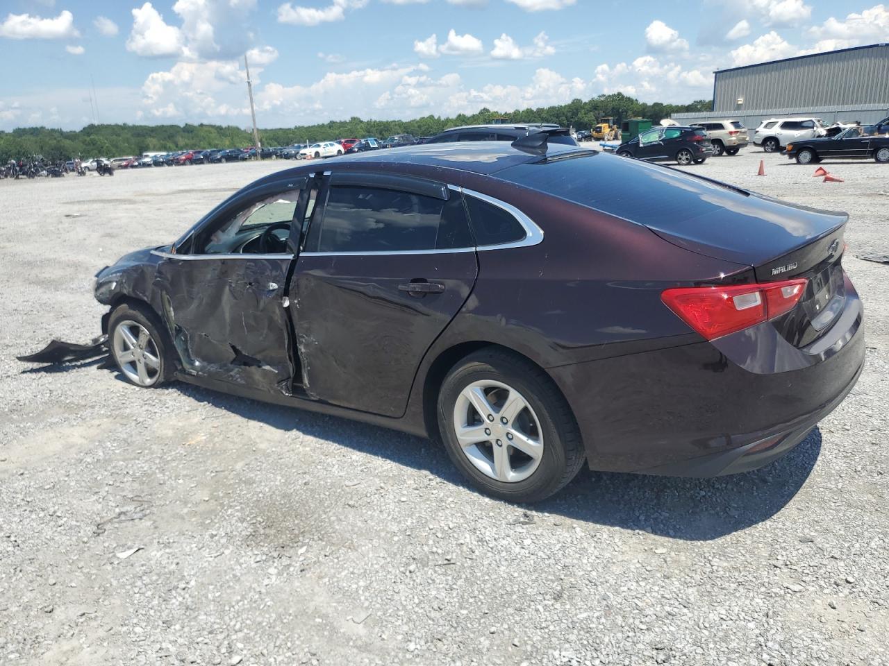 2021 Chevrolet Malibu Ls - Фото 2