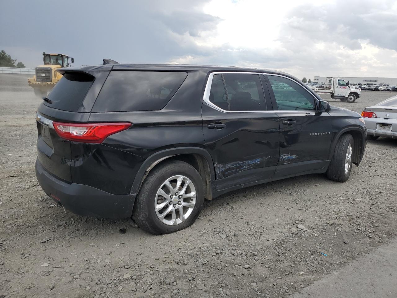 2018 Chevrolet Traverse Ls - Фото 3