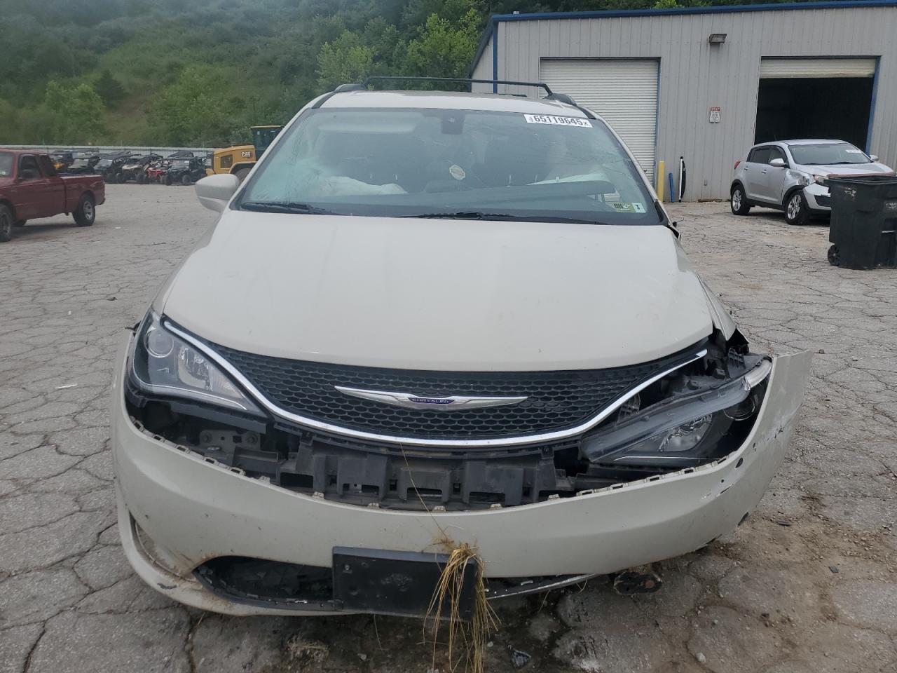 2017 Chrysler Pacifica Touring L - Фото 5