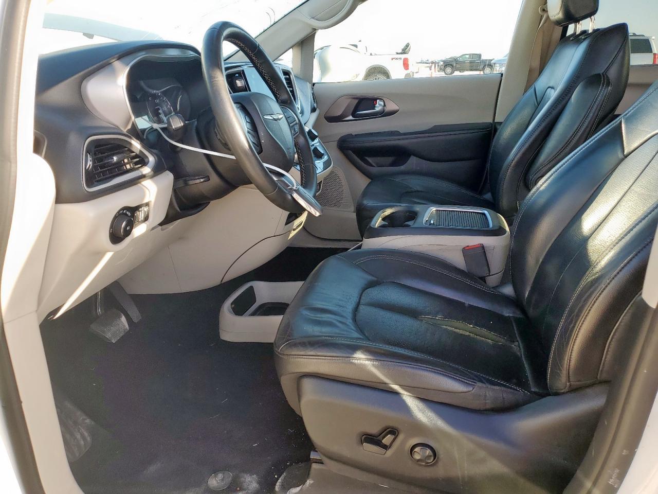 2022 Chrysler Pacifica Touring L - Image 7