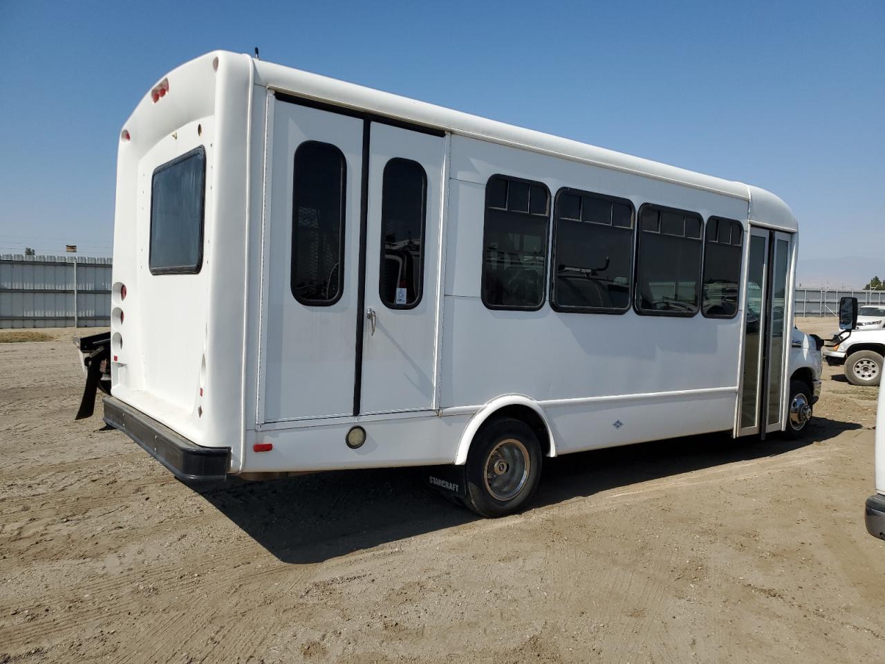 2013 Ford Econoline E450 Super Duty Cutaway Van - Image 3