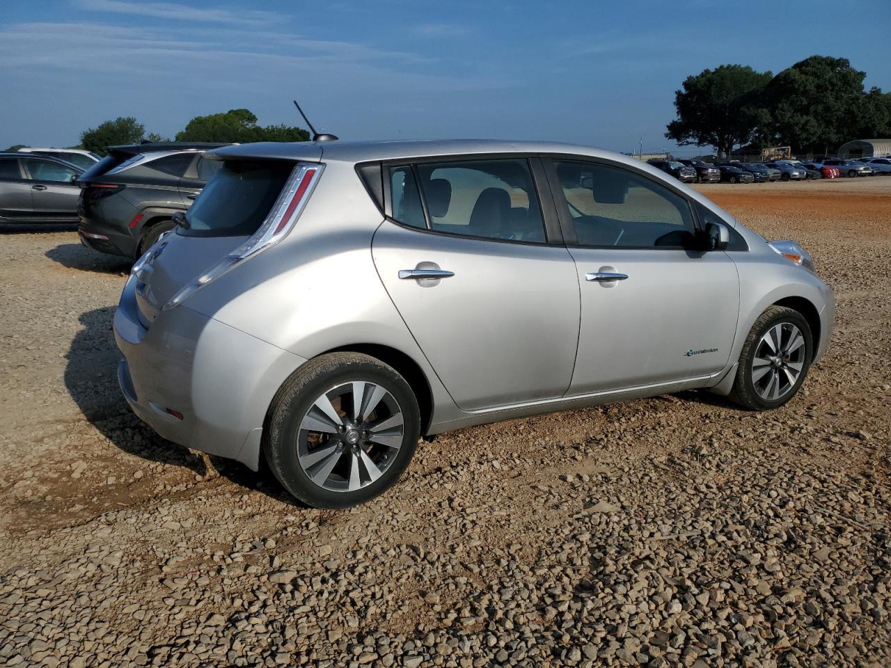 2015 Nissan Leaf S - Фото 3