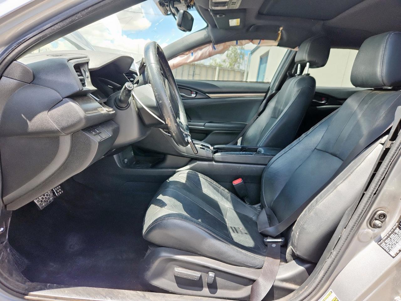 2017 Honda Civic Sport Touring - Image 7