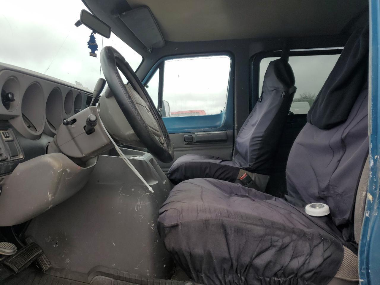 1998 Dodge Ram Wagon B2500 - Image 7