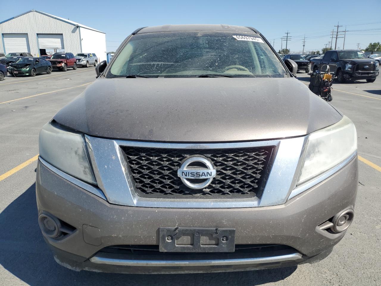 2013 Nissan Pathfinder S - Image 5