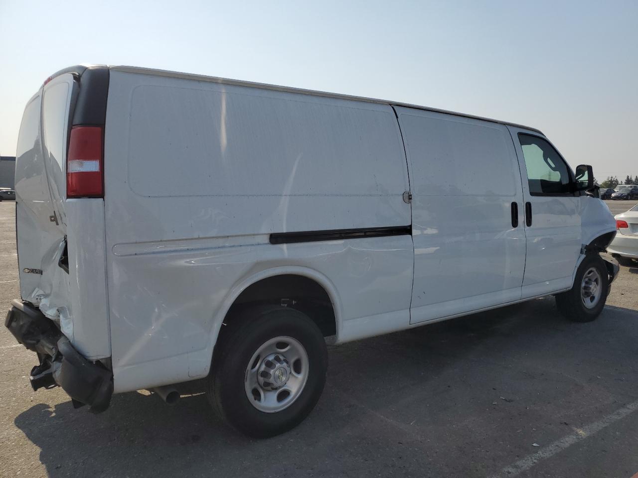 2024 Chevrolet Express G3500 - Фото 3