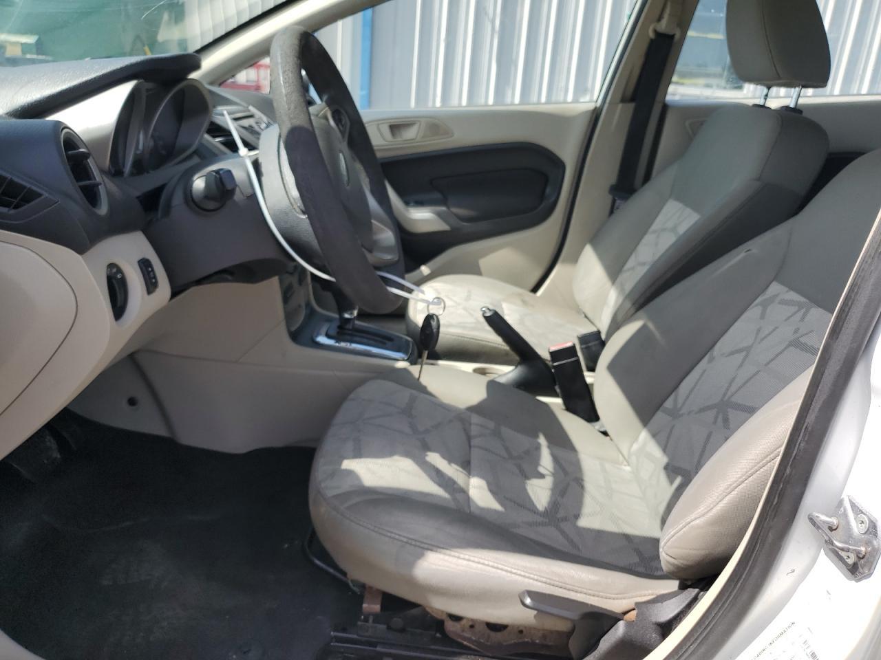 2011 Ford Fiesta Se - Фото 7