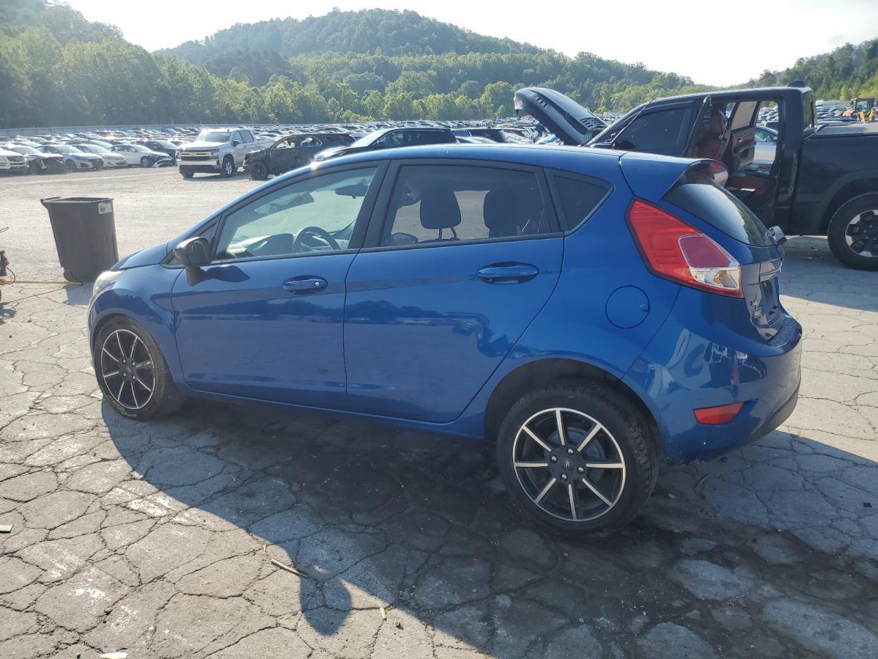 2019 Ford Fiesta Se - Image 2