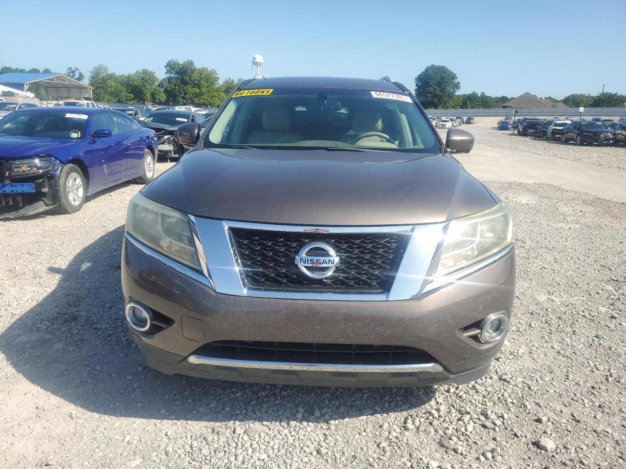 2015 Nissan Pathfinder S - Image 5