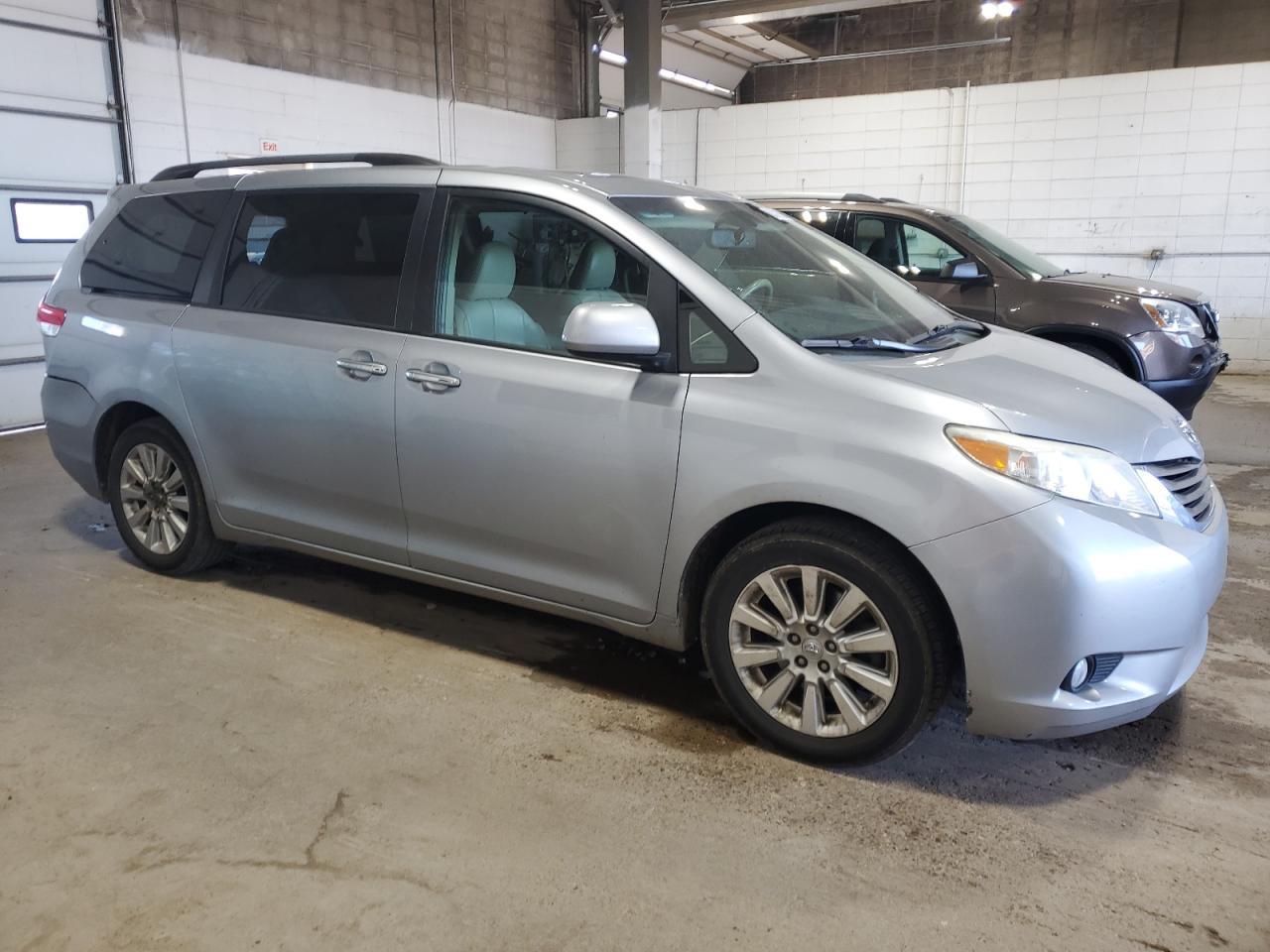 2011 Toyota Sienna Xle - Фото 4
