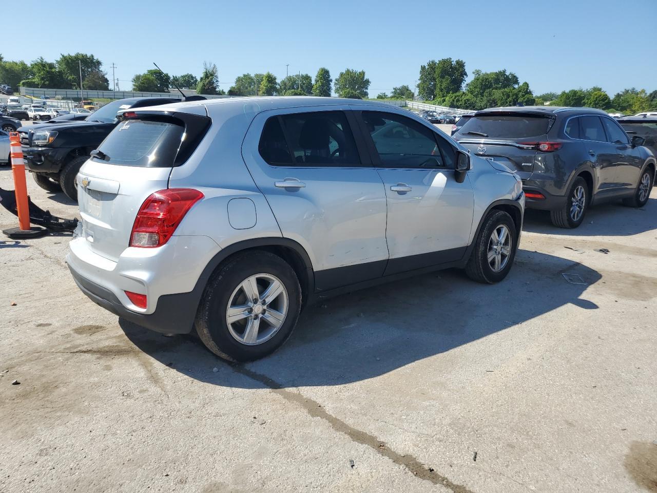 2020 Chevrolet Trax Ls - Фото 3