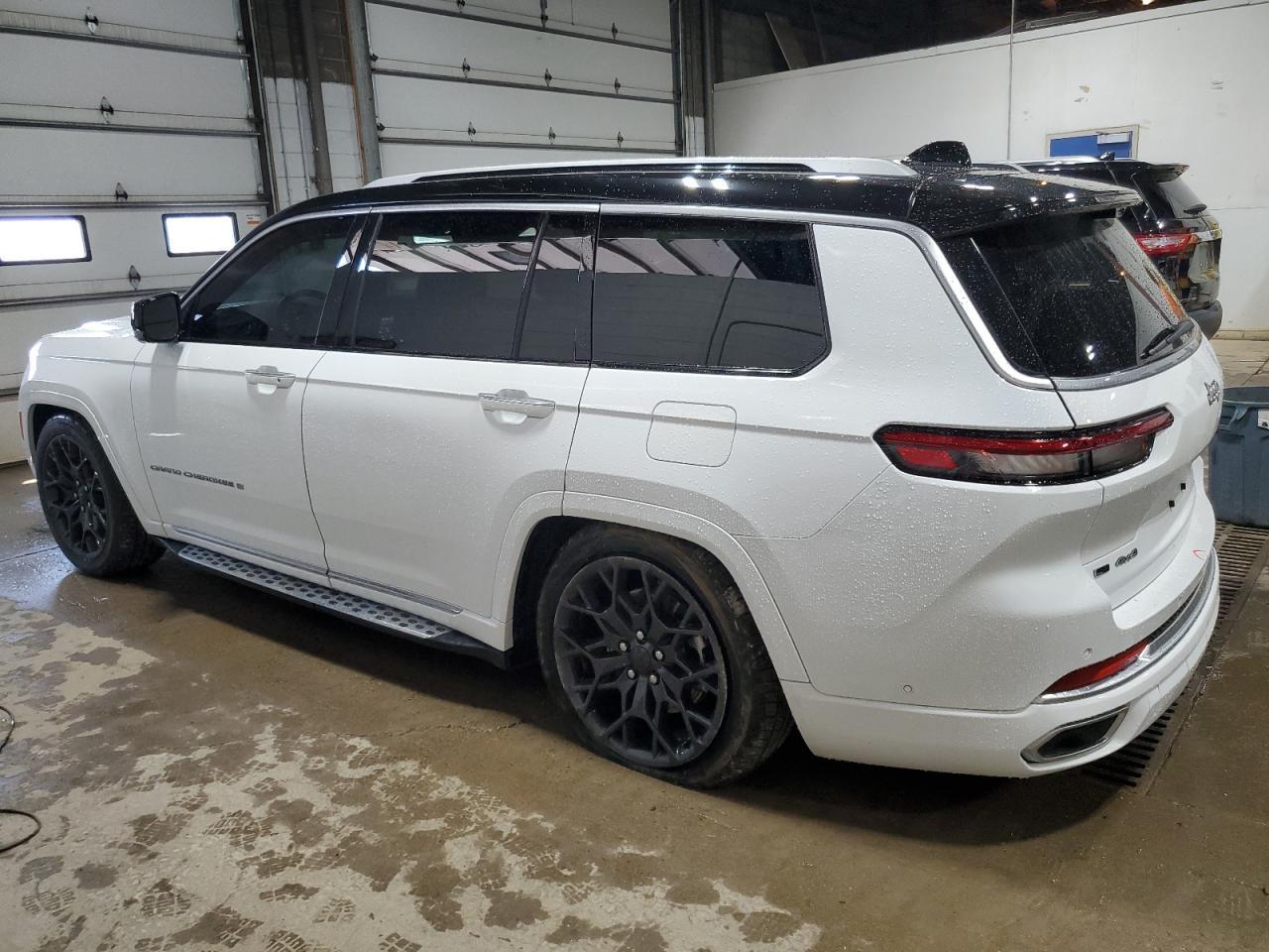 2022 Jeep Grand Cherokee L Summit - Фото 2