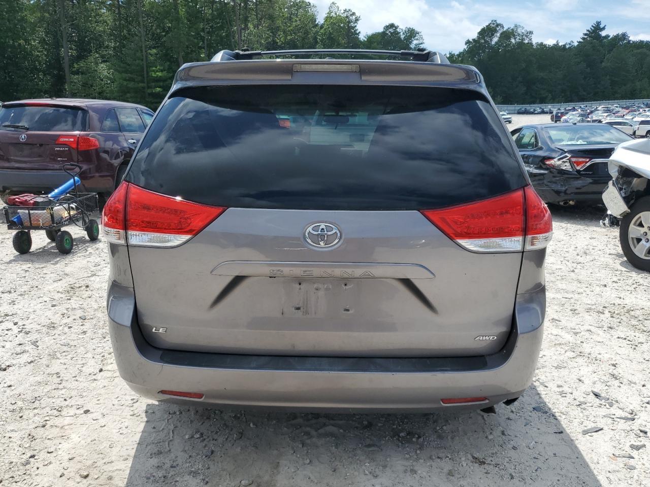 2013 Toyota Sienna Le - Фото 6