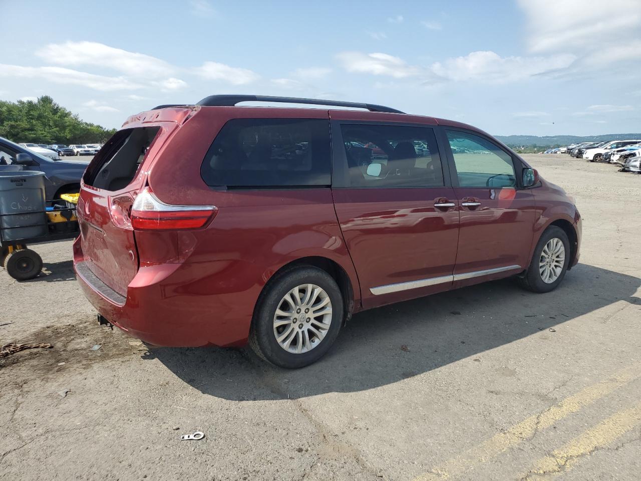 2017 Toyota Sienna Xle - Фото 3