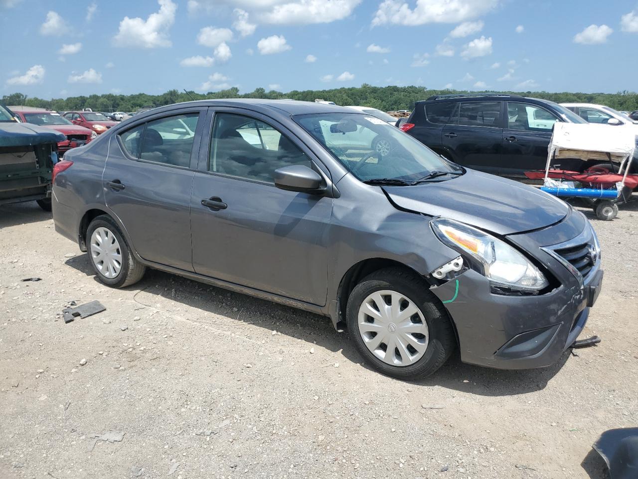 2017 Nissan Versa S - Фото 4