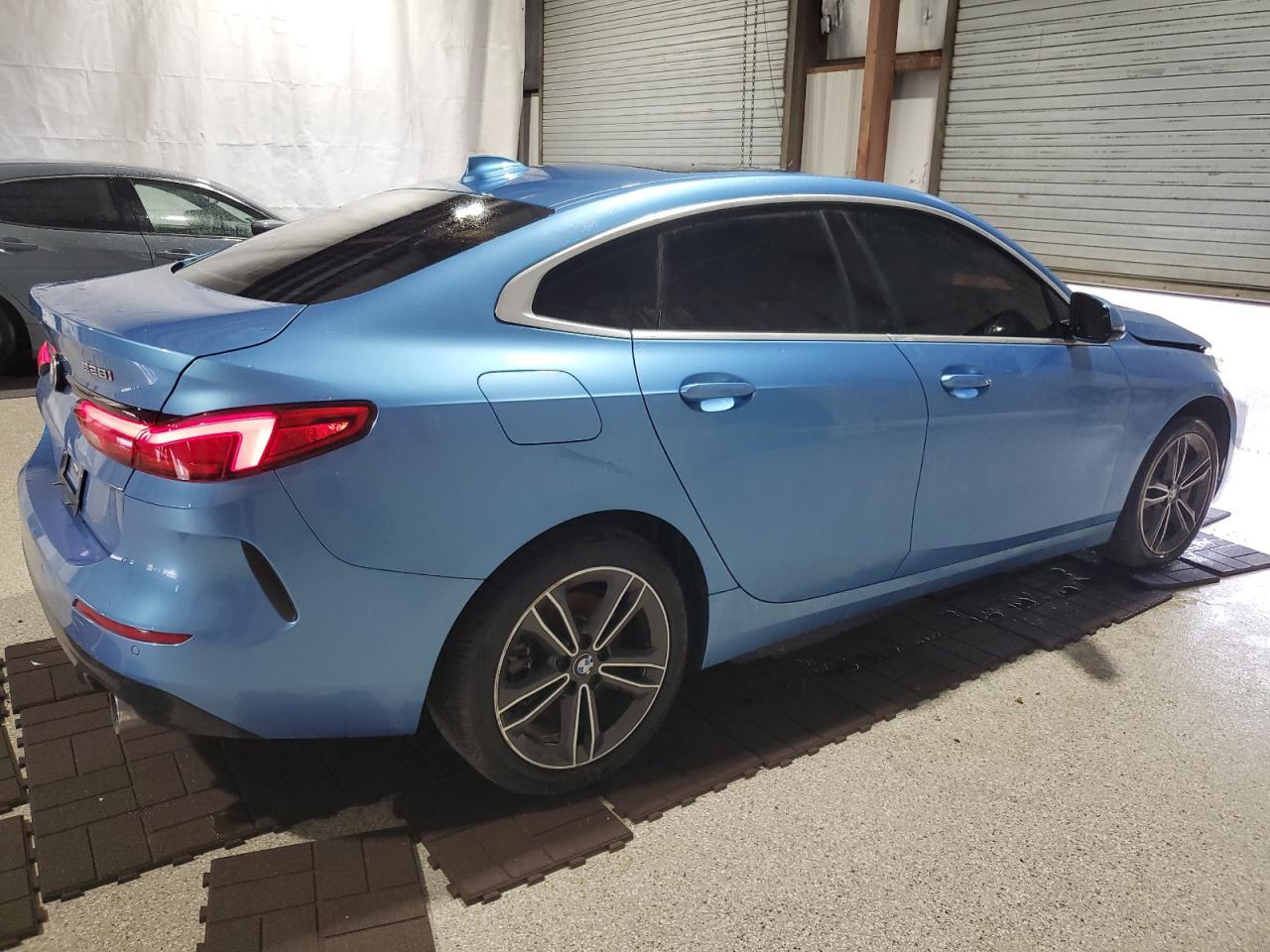 2021 BMW 228Xi - Фото 3