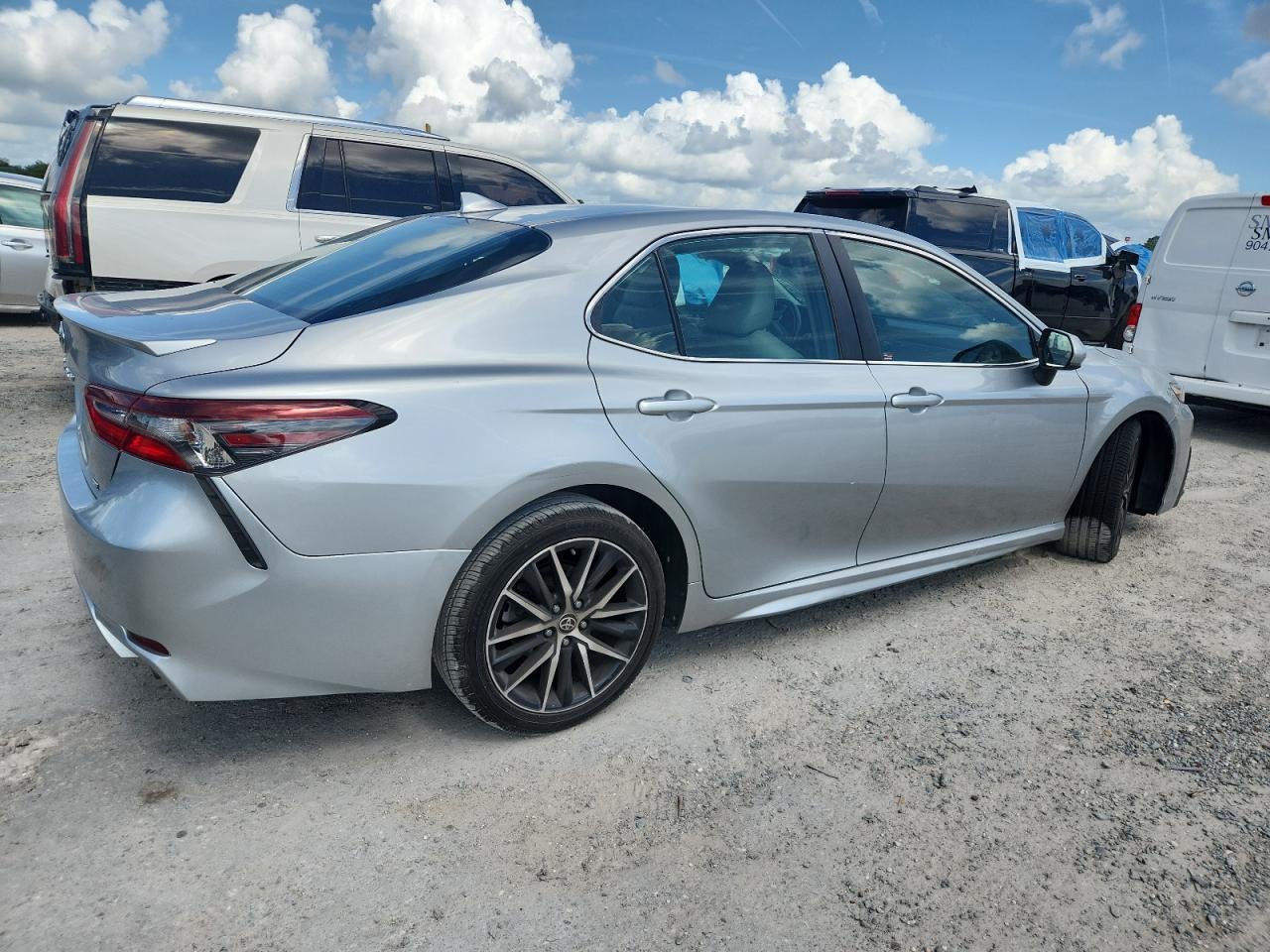 2021 Toyota Camry Se - Image 3