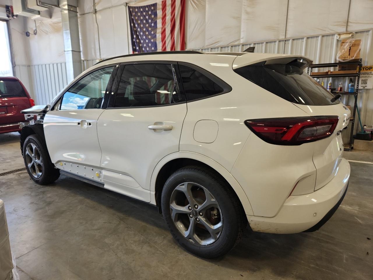 2024 Ford Escape St Line - Image 2