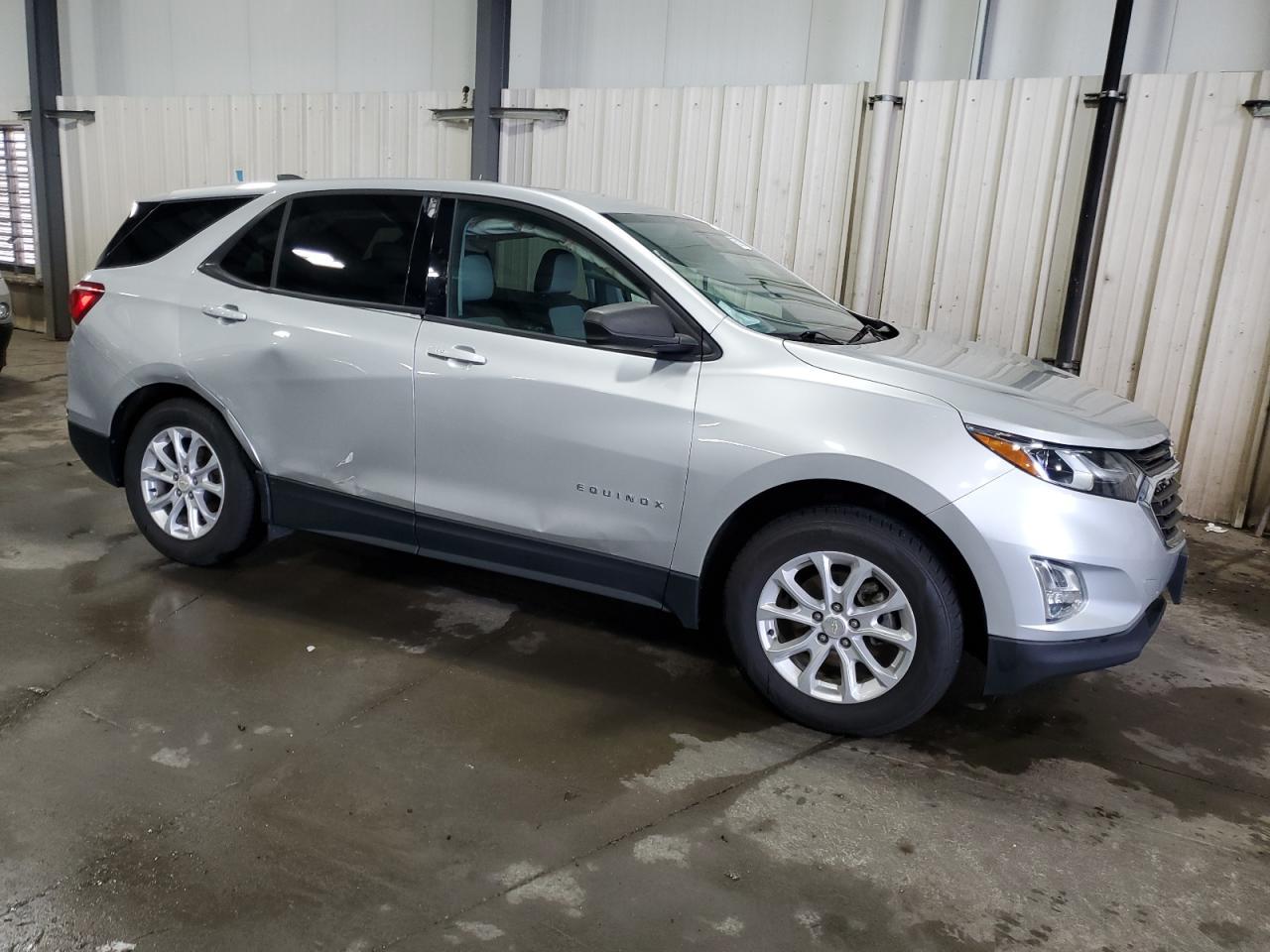 2019 Chevrolet Equinox Ls - Image 4