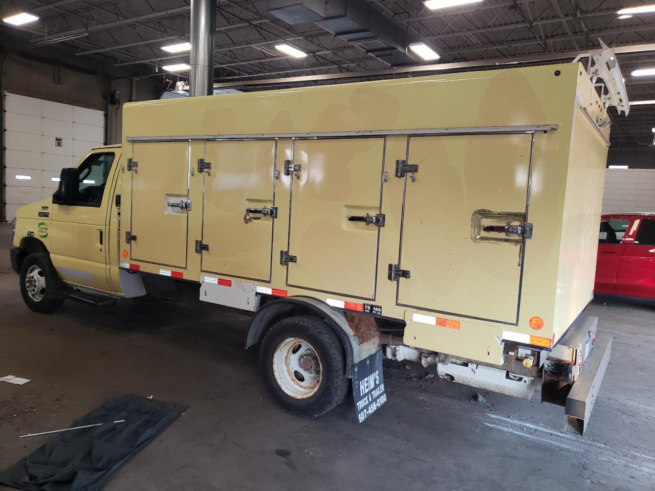 2018 Ford Econoline E450 Super Duty Cutaway Van - Фото 2