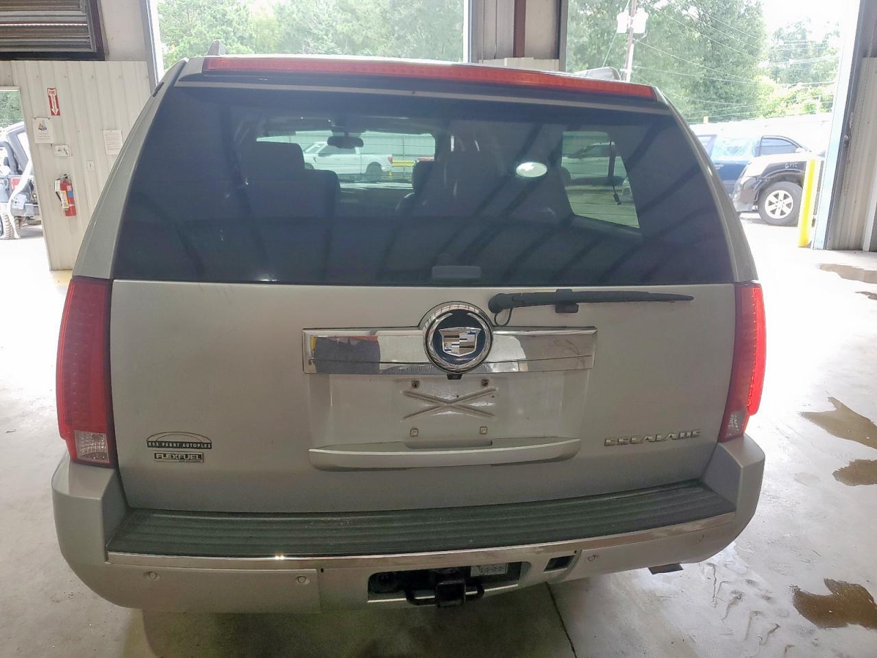 2011 Cadillac Escalade Esv Premium - Image 6