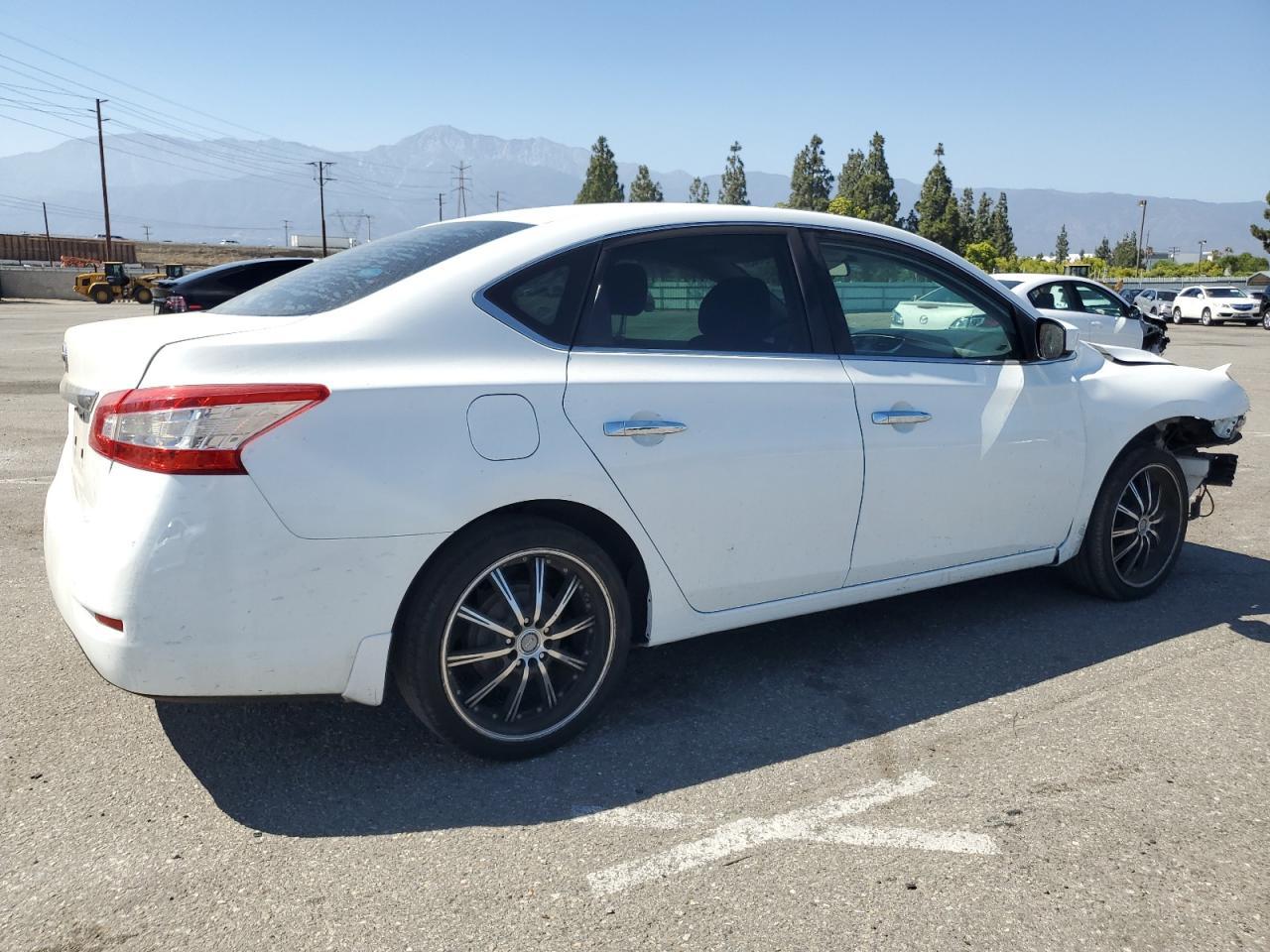 2015 Nissan Sentra S - Фото 3